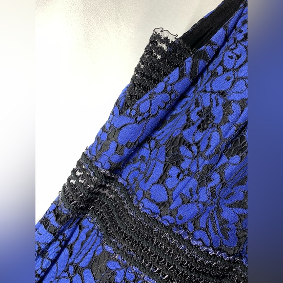 City Triangles Dress - Picture 2 of 5